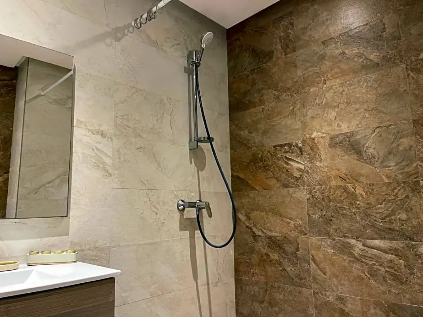 Chambre d'hôte close to the Airport MED 5 & market