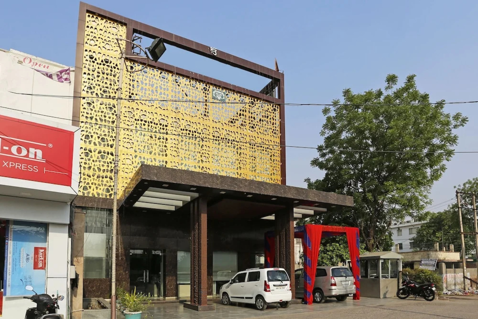 OYO 8902 Hotel Ronald Inn