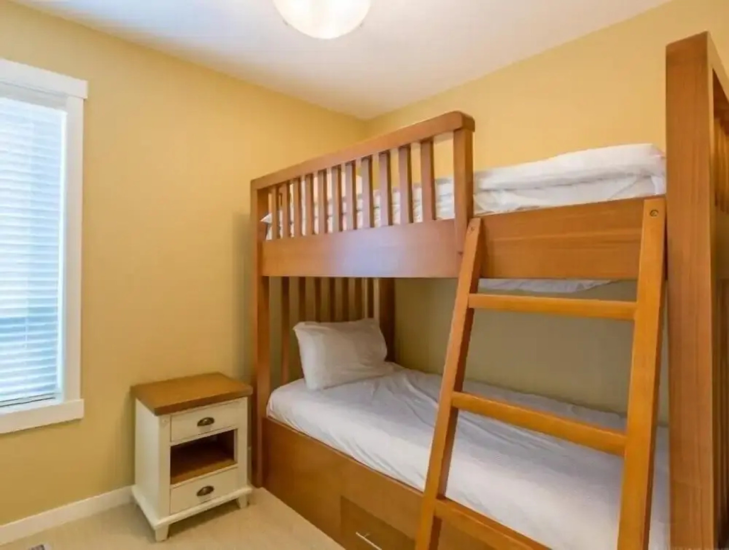 La Casa Lakeside Resort