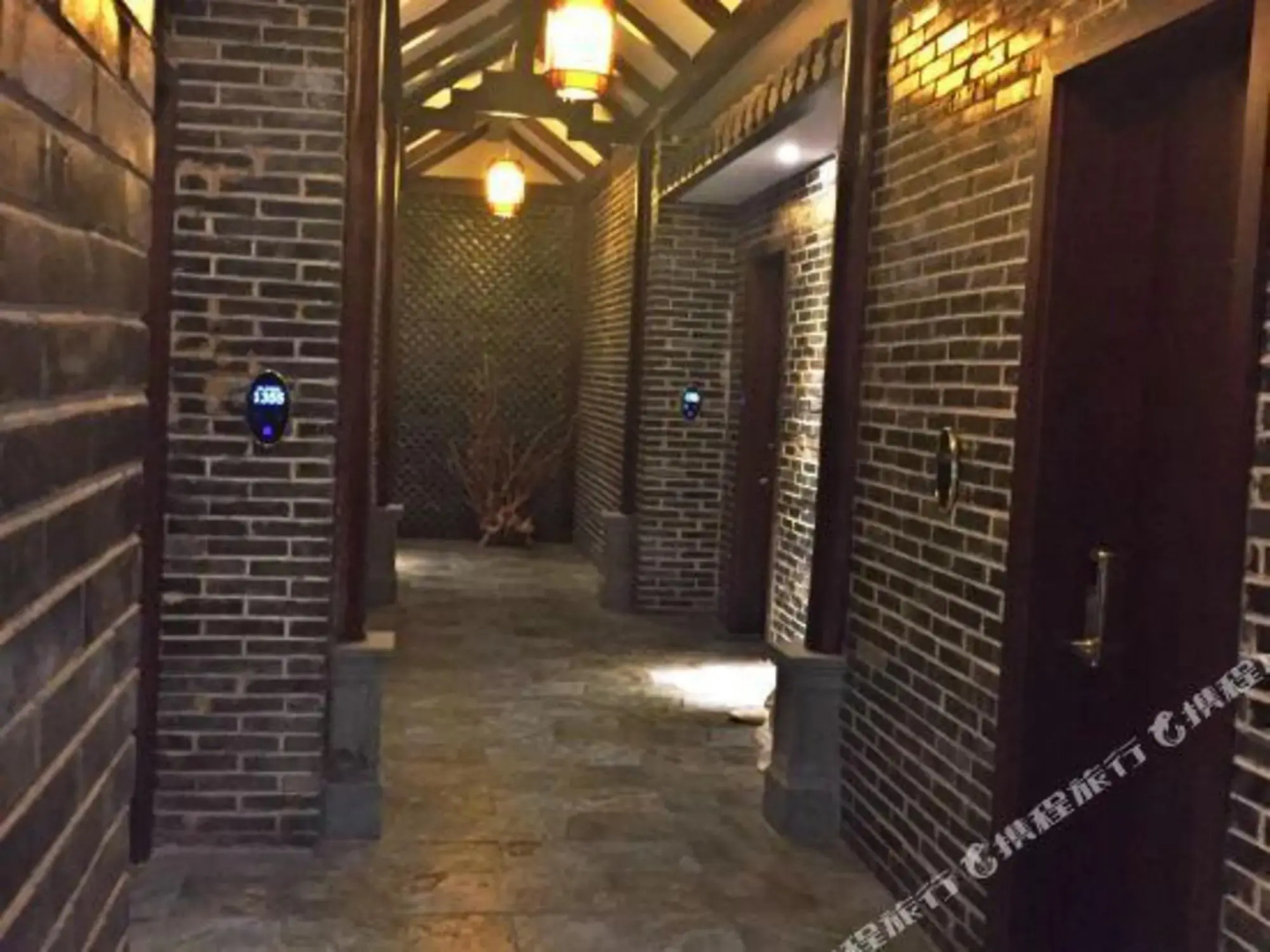 Maitreya Sanlong Hotel (Huquan Hot Spring Ecological Park Honghe Water Town Branch)