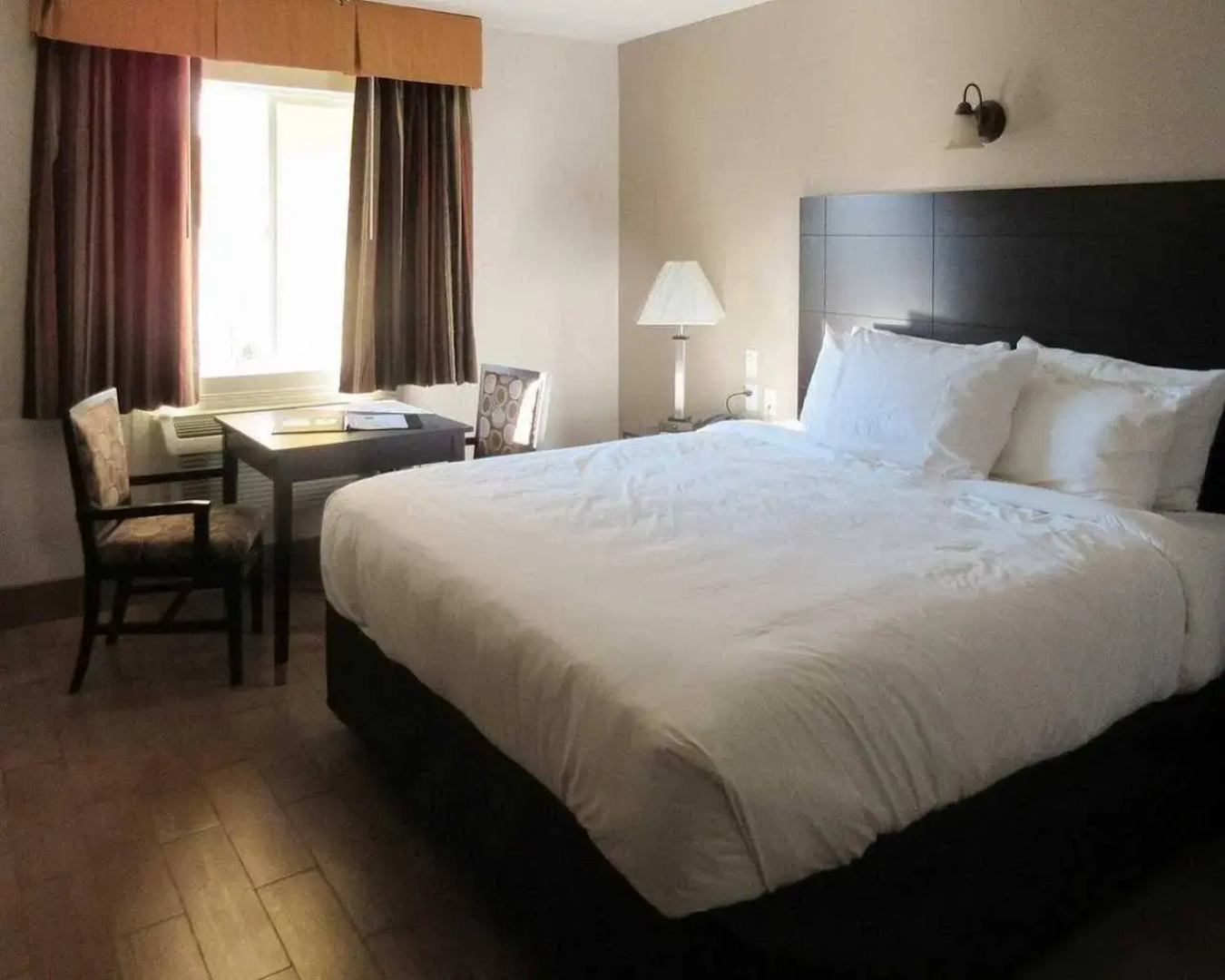 Quality Inn & Suites near Downtown Bakersfield