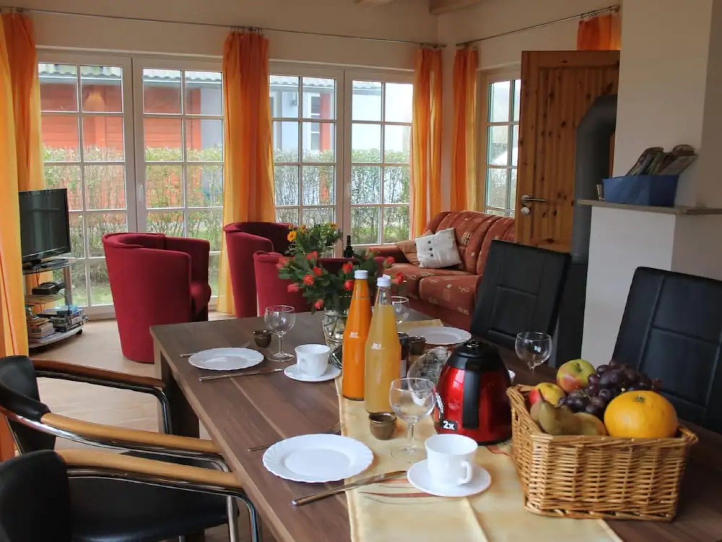 Allergy Friendly Holiday Home near Beach with Lake View