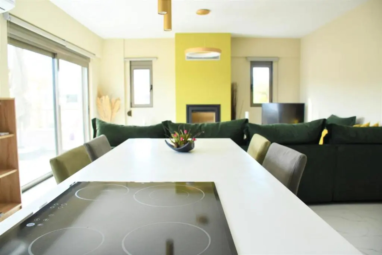 Spacious & Minimal Apartment Near Airport Paiania Coniann Filoxenia