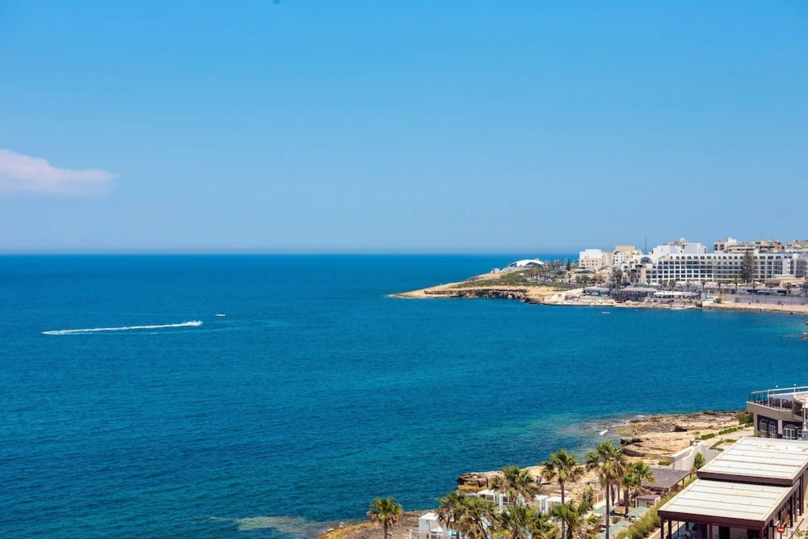 Islet Seafront Penthouse with Hot tub
