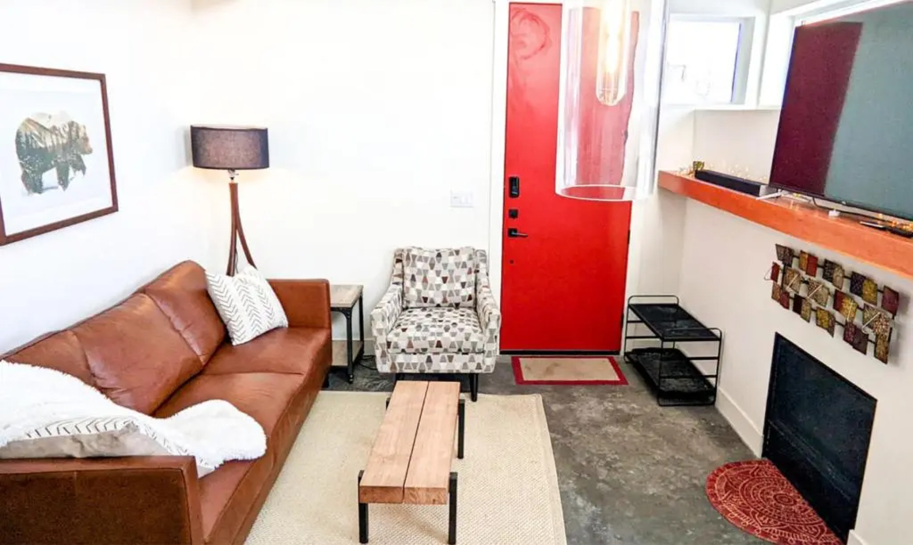 Modern Ski Chalet, 10mins to Skiing, Hot Tub & Mountain Views