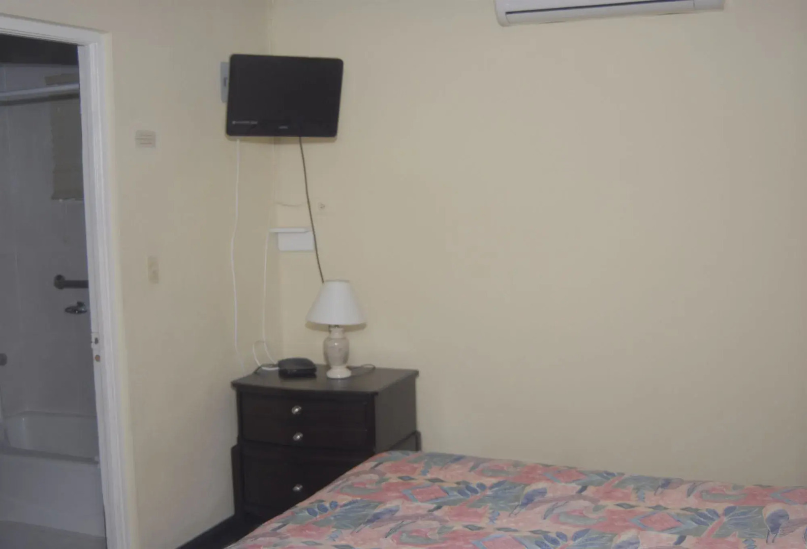 Coral Harbour Beach House And Villas