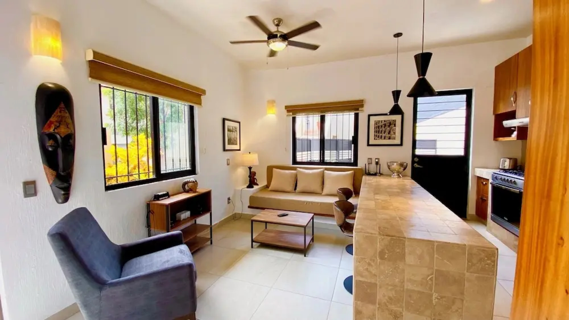 Modern 1 Bedroom Guesthouse - Free Bikes - Huge Patio - Gym - Pickleball Court