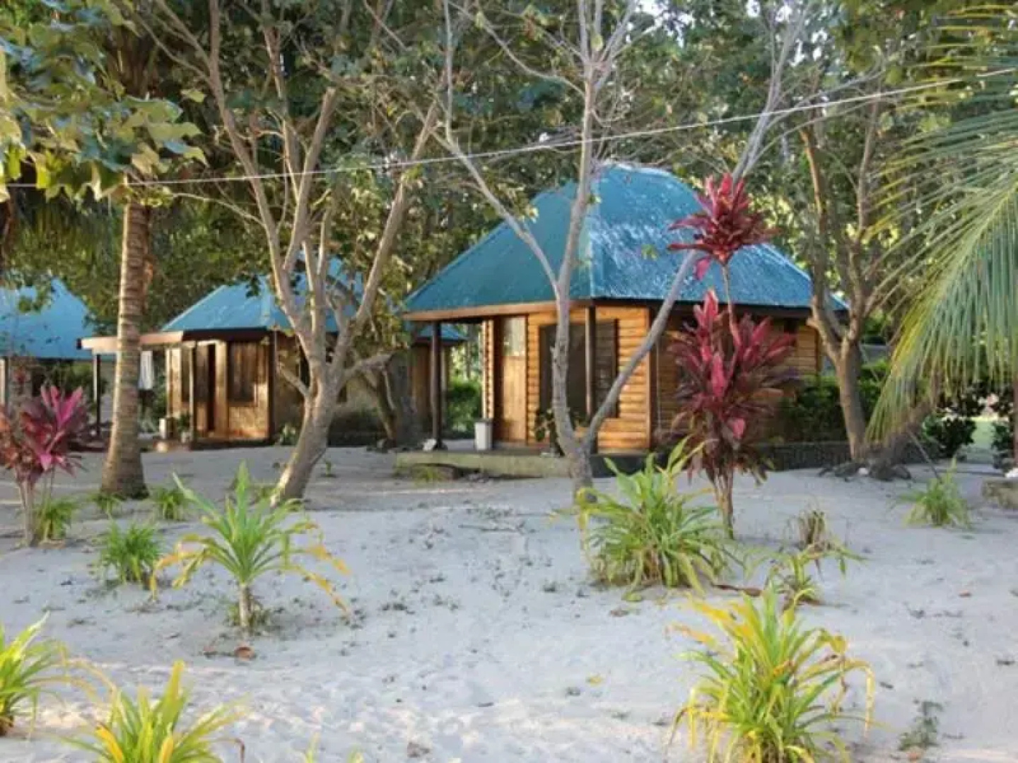 White Sandy Beach Resort