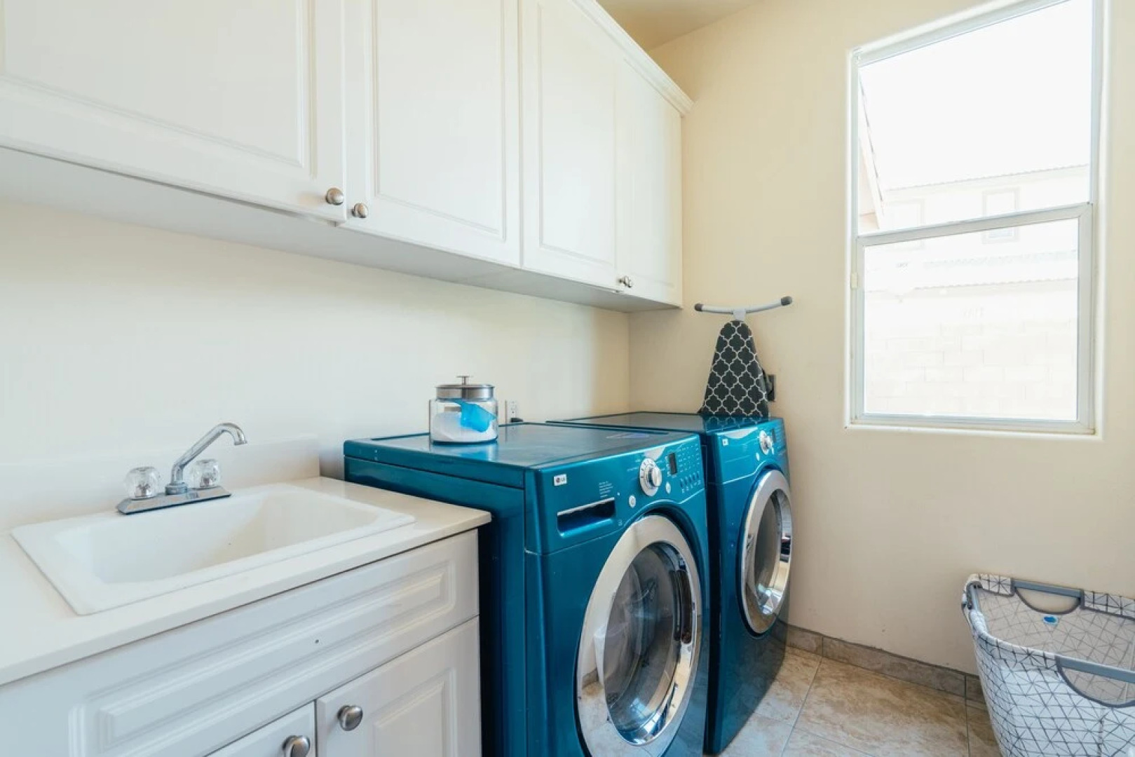 Swaying Leaf by AvantStay