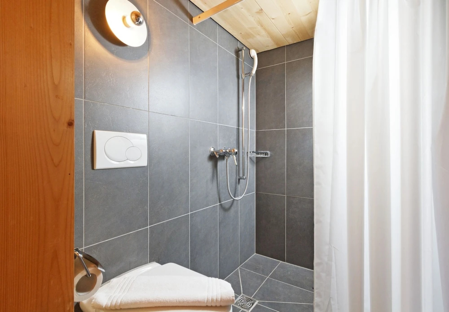 Hirschen Guesthouse - Village Hotel