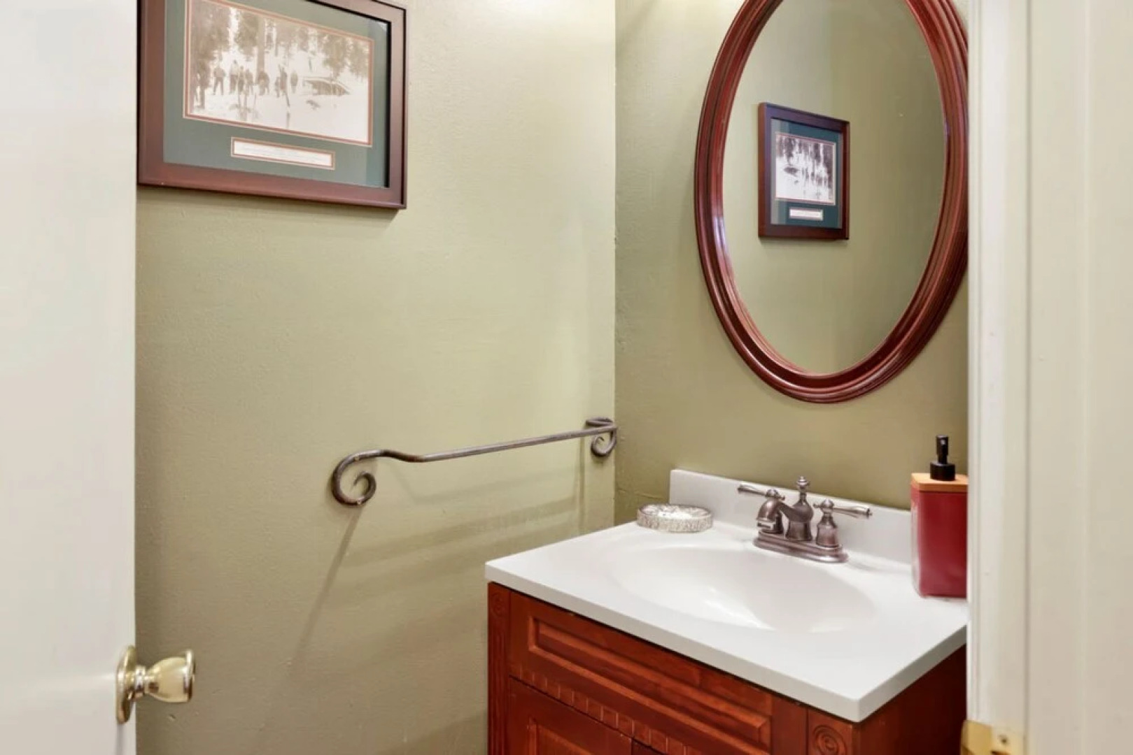 Inn Between Pines#1411