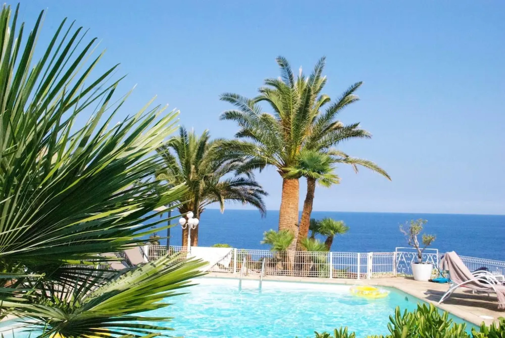 House with 2 Bedrooms in San-Martino-Di-Lota, with Wonderful Sea View, Shared Pool, Enclosed Garden - 500 M From the Beach