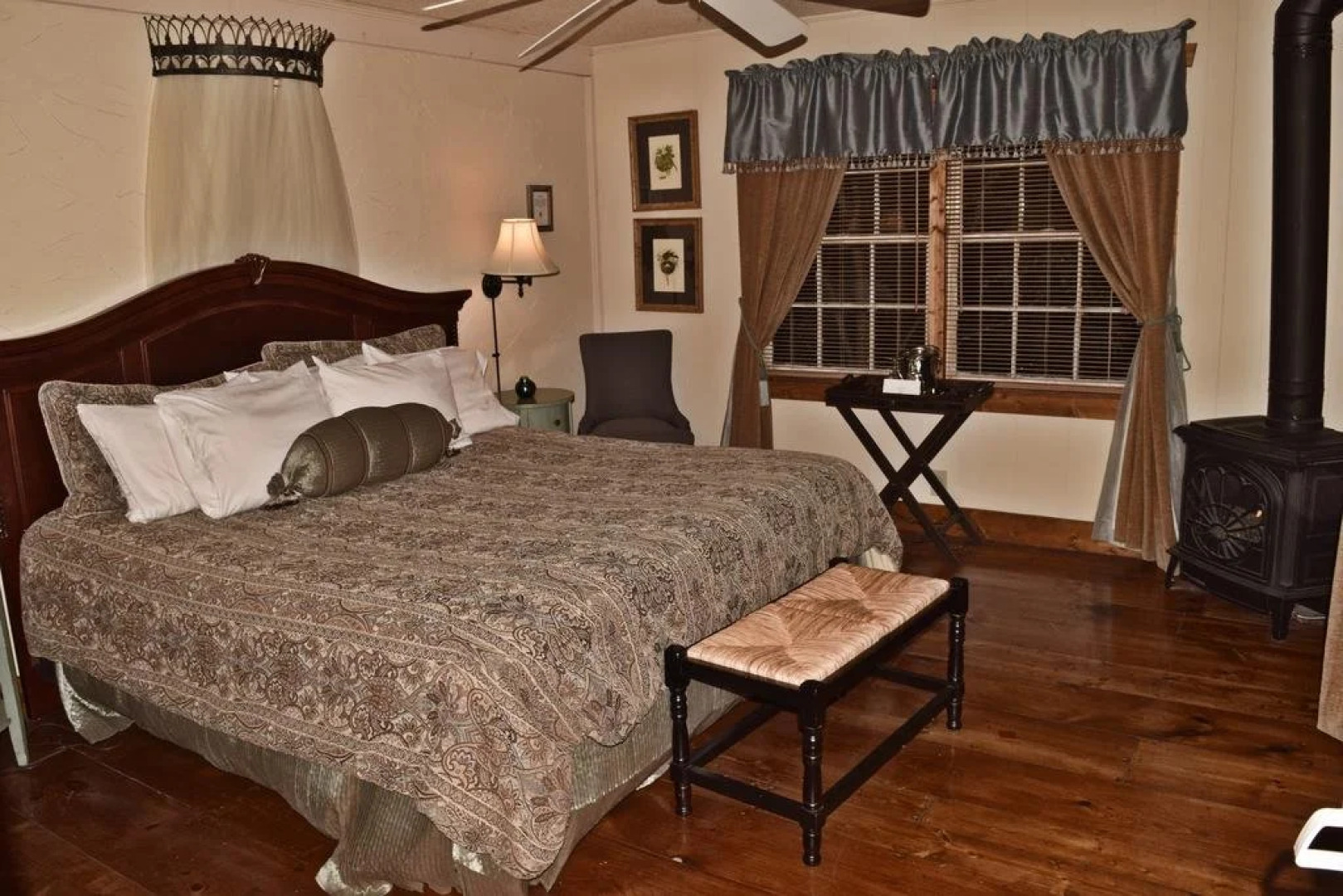 The Overlook Inn Bed and Breakfast