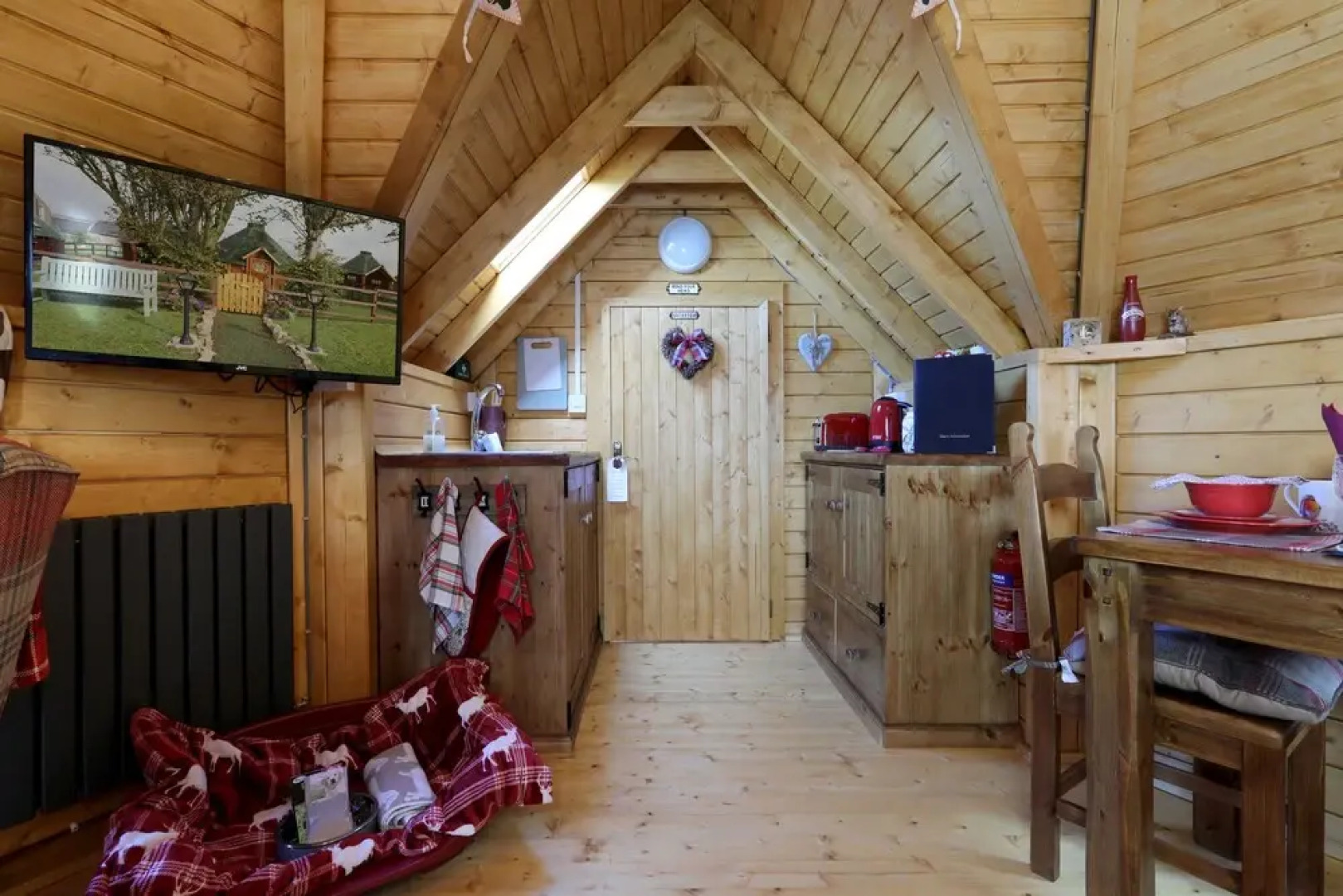 Elsay May Luxury Lodges Exclusively for Couples Over 25yrs and Dog Friendly
