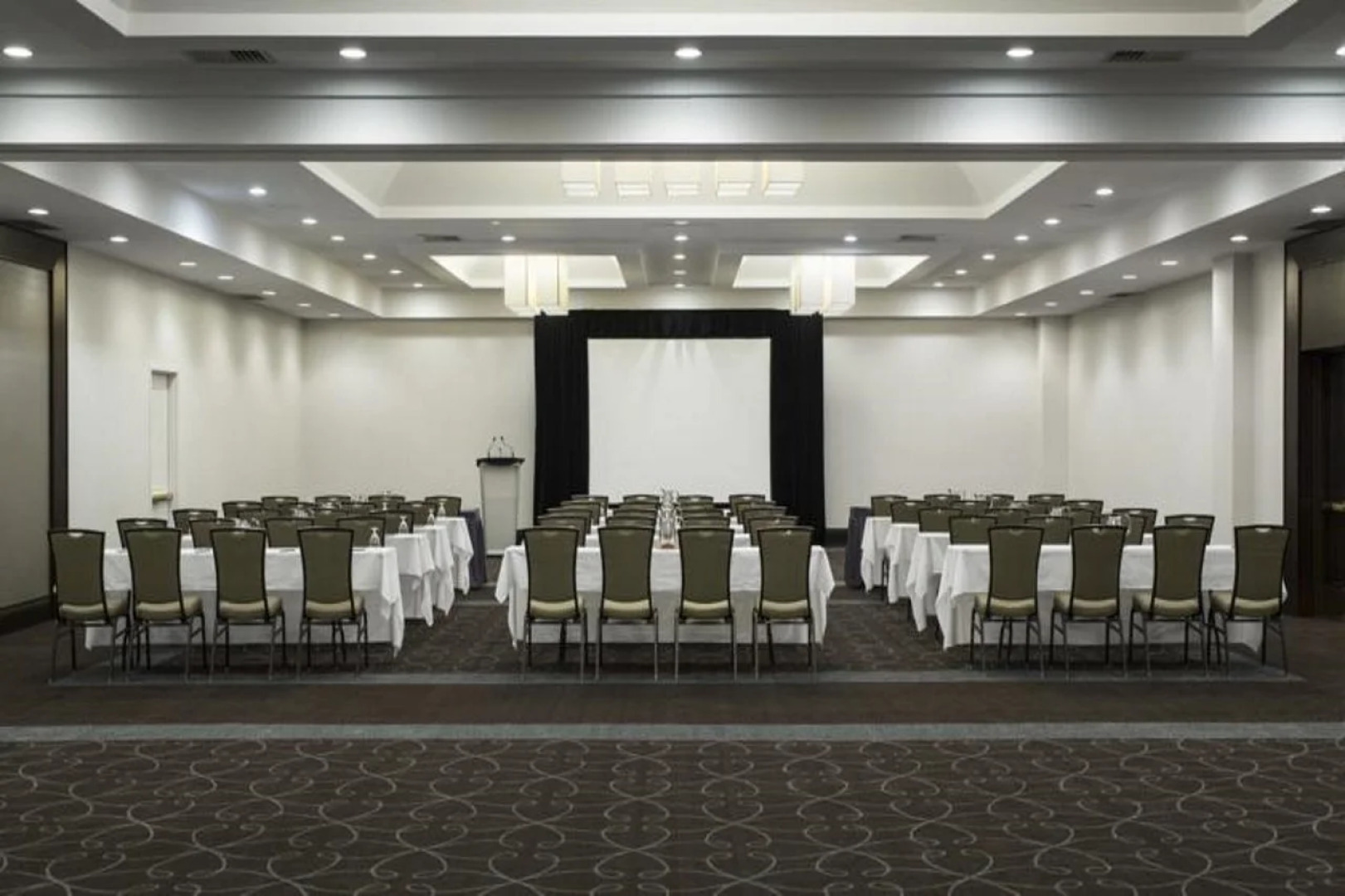 Hilton Winnipeg Airport Suites