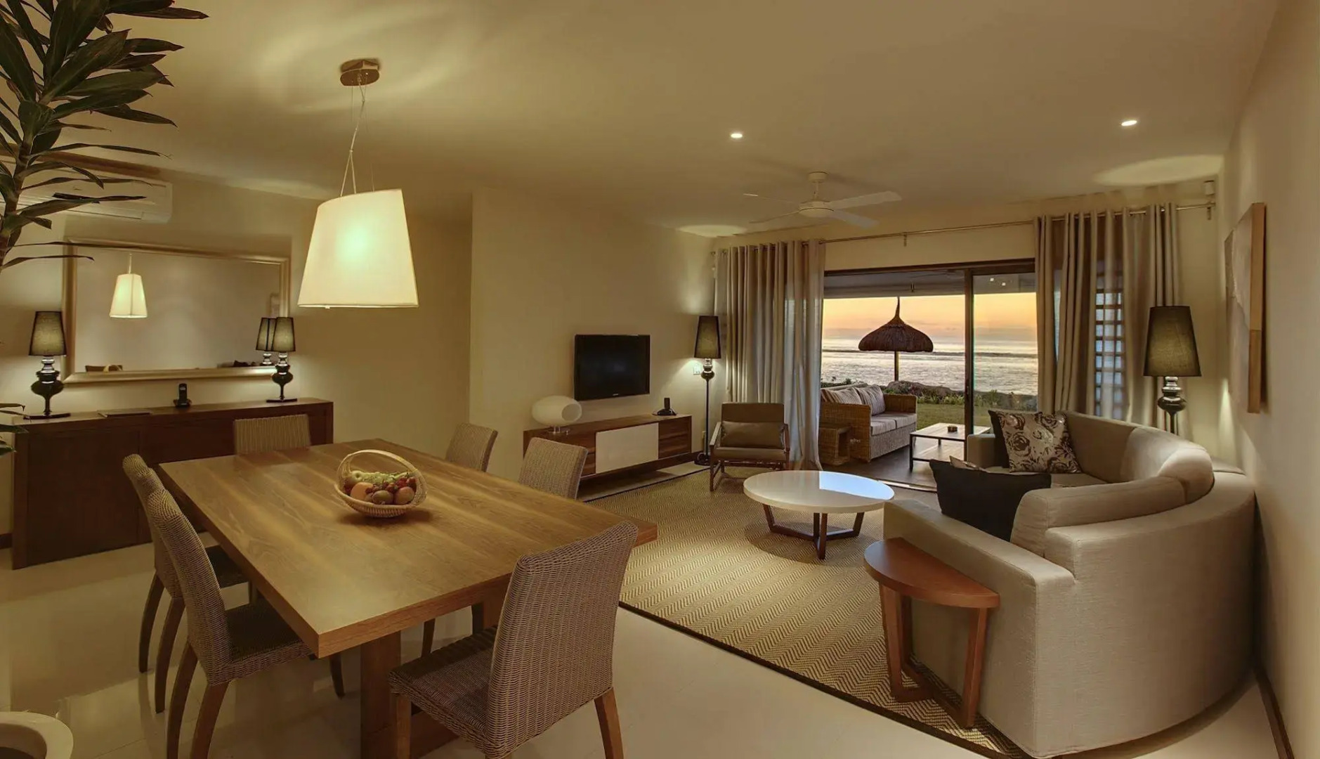 Leora Beach Apartments