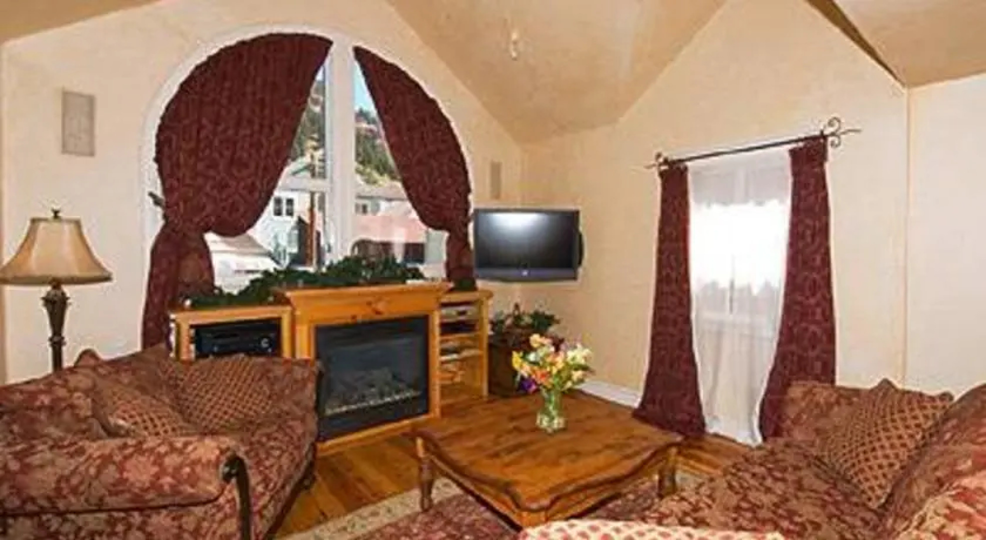 RedAwning Hruza Residence