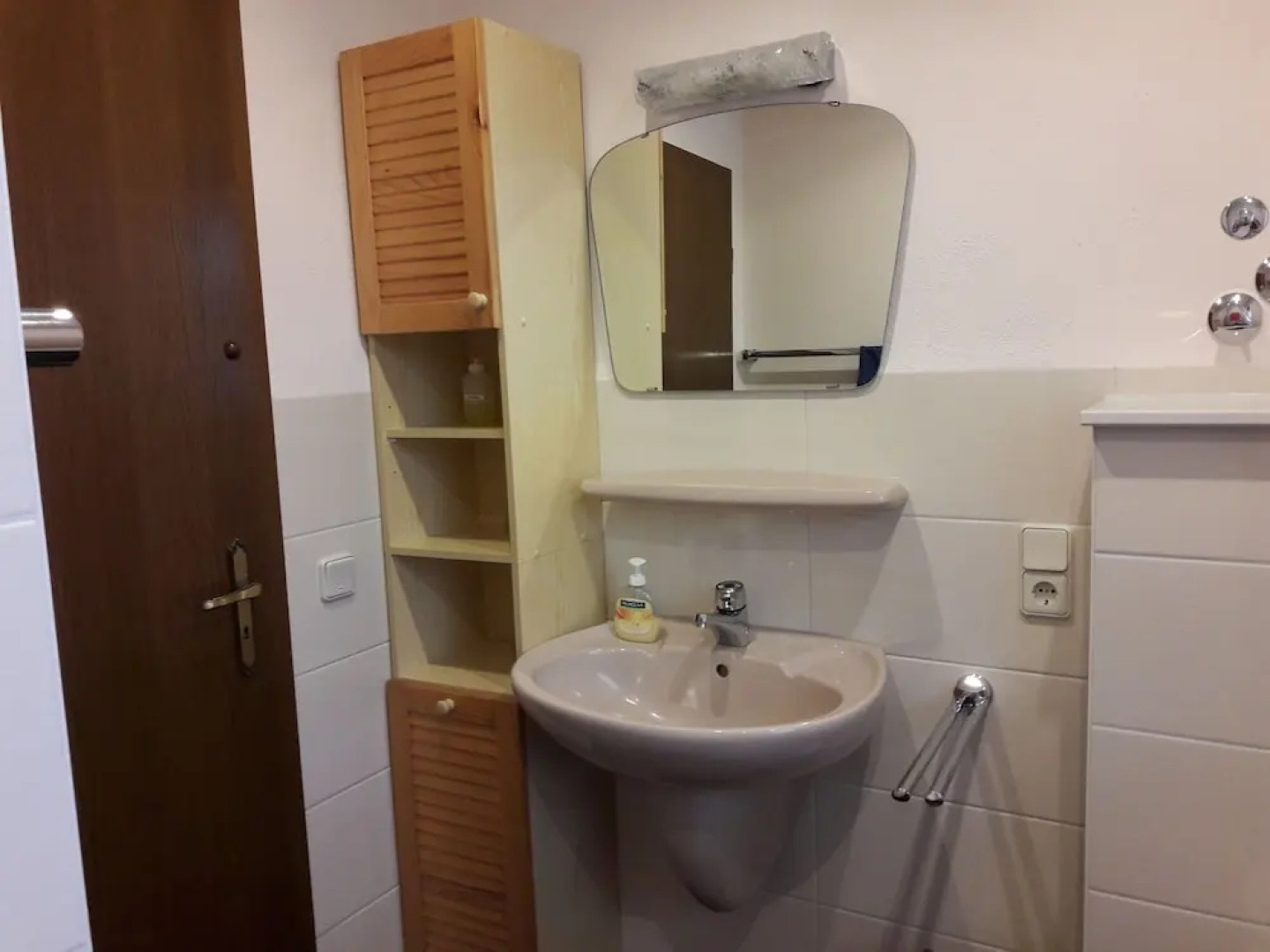 Charming Apartment in Daun Near Lake