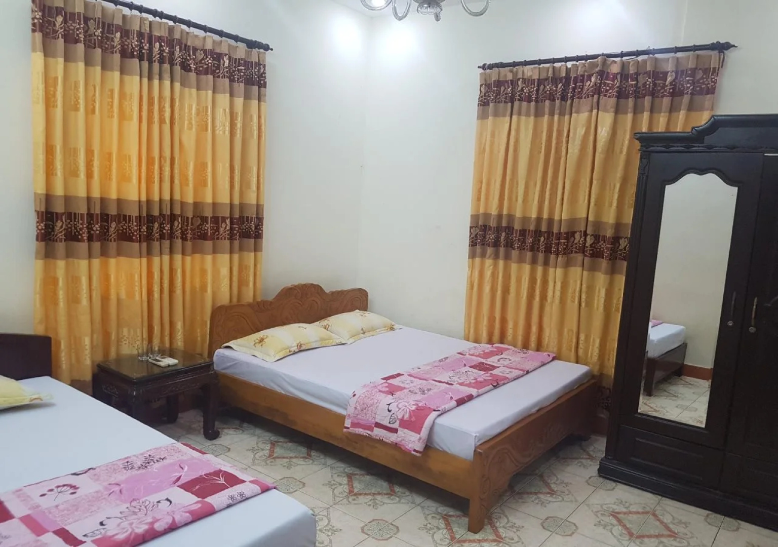 Queen Mini Hotel