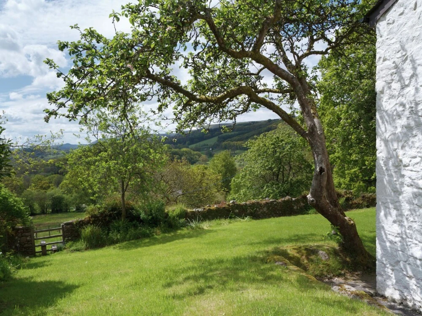 Modern Holiday Home in the Hills of Rhandirmwyn Valley, Nearby the Coast
