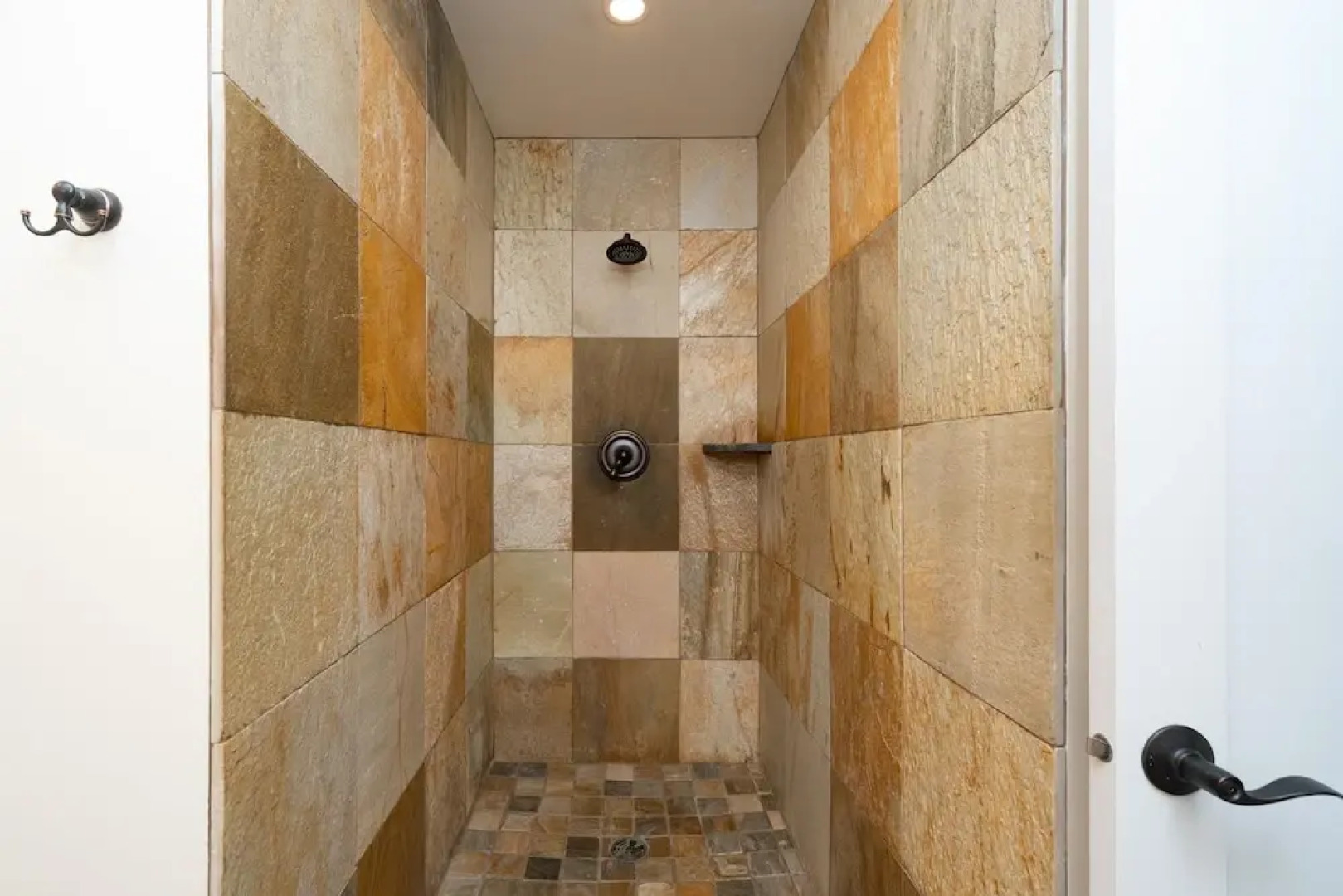 Aina Nalu 2bd/2ba 2 Bedroom Condo by Redawning