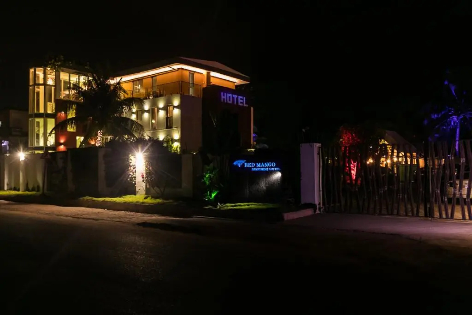 Red Mango Hotel and Apartments