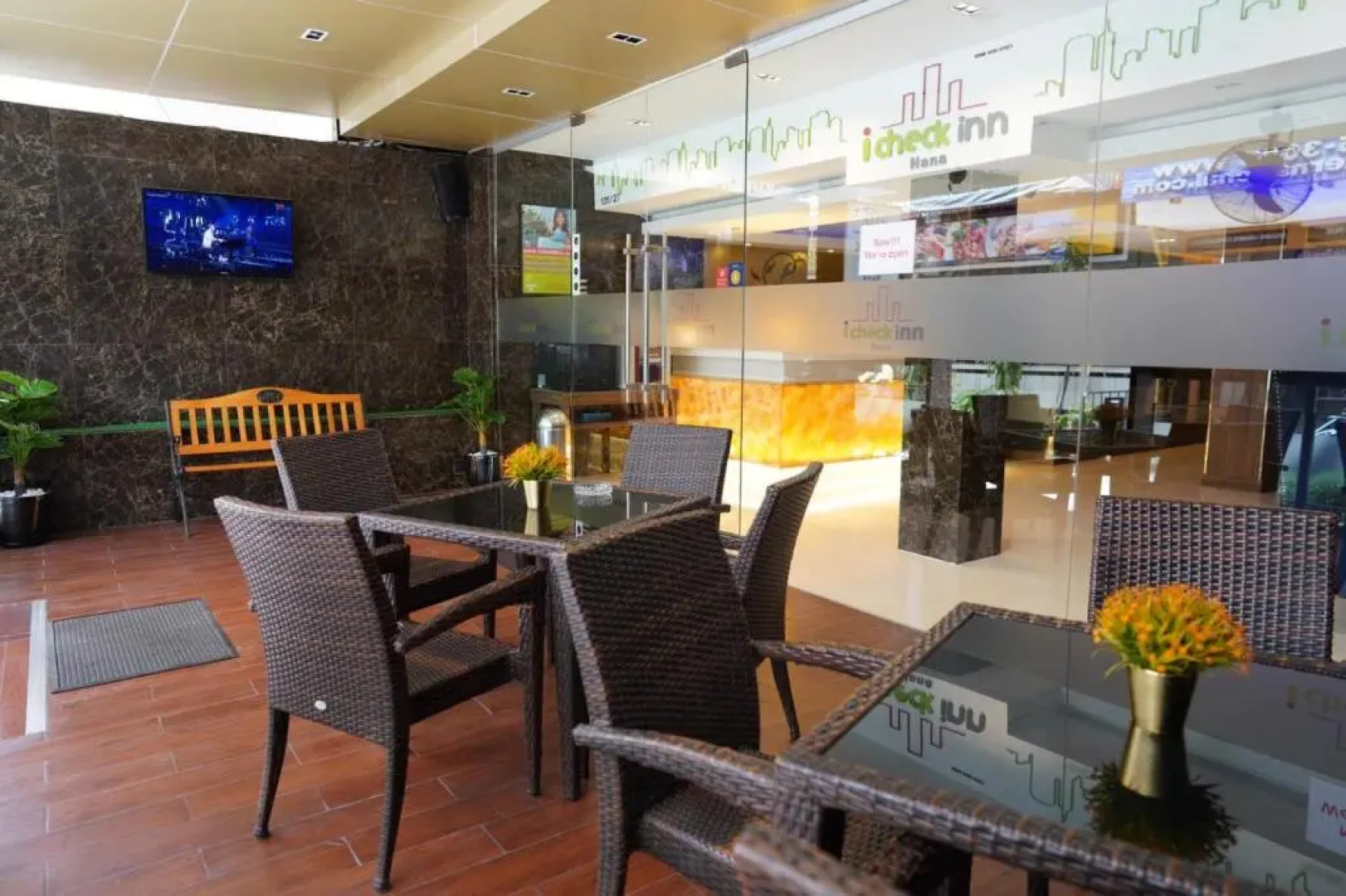 iCheck inn Nana by Aspira