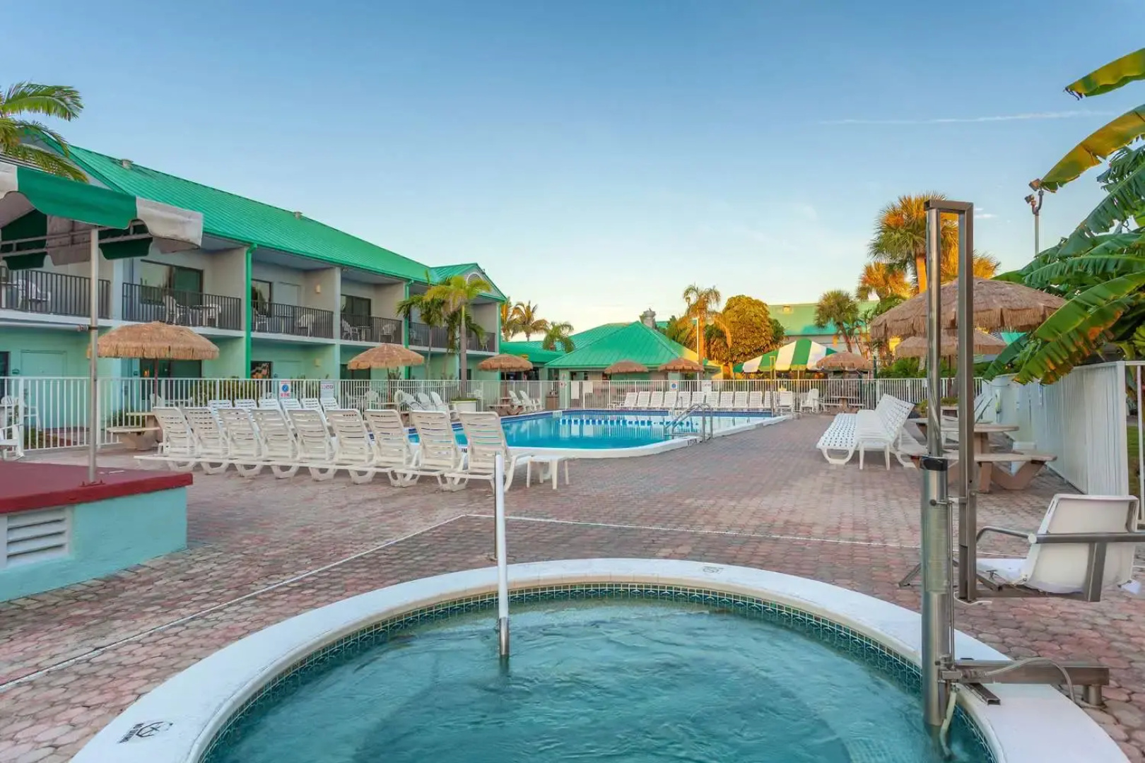 Beachside Hotel & Suites Cocoa Beach - Port Canaveral
