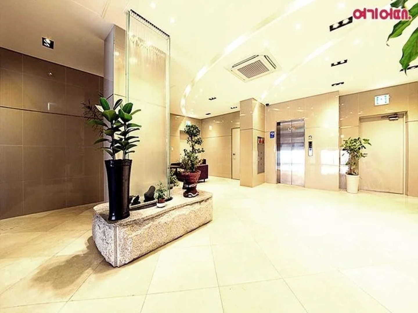 Four Season Beach Tourist Hotel