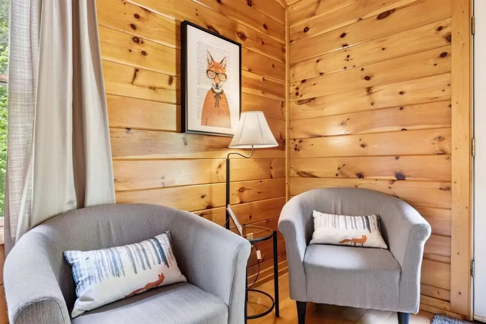 Private Golden Fox Cabin with Grill and Firepit by Redawning