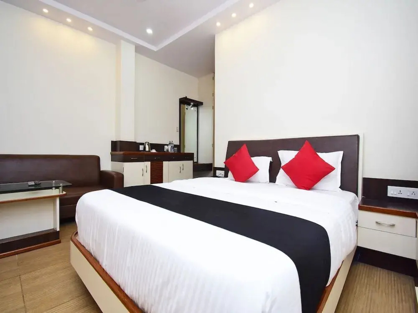 Capital O 42660 Hotel Greenland Towers