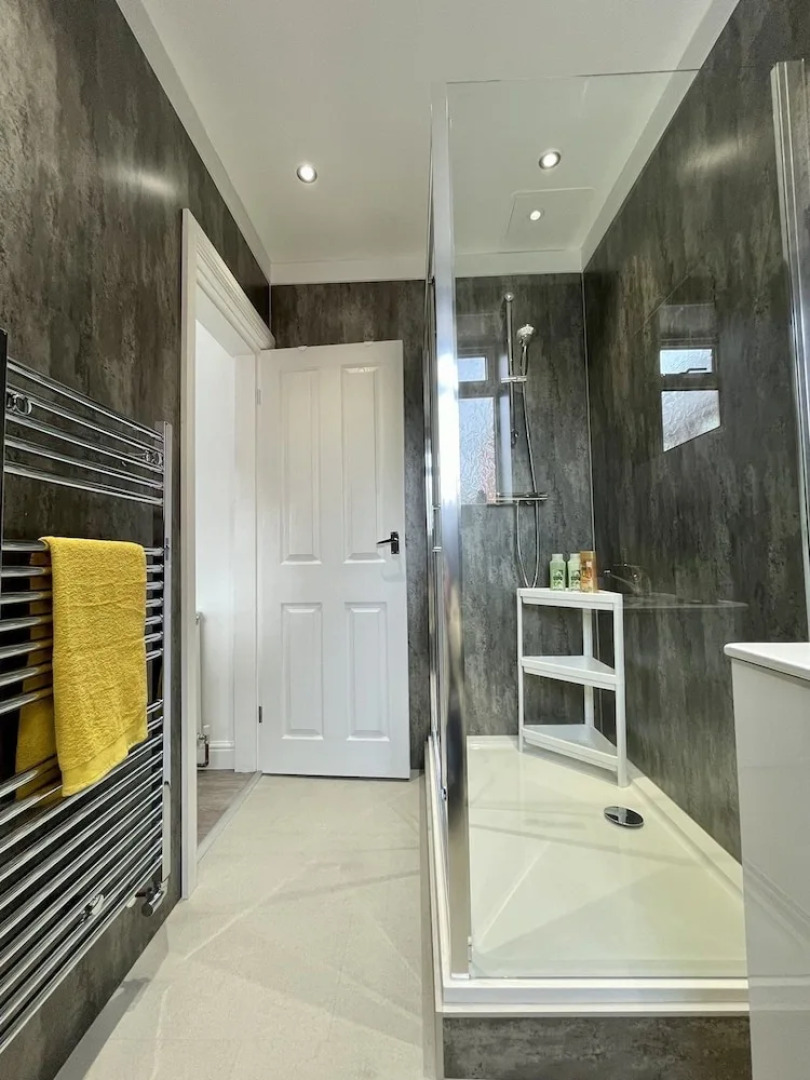 Worksop Newly Refurbished 3-bedroom House