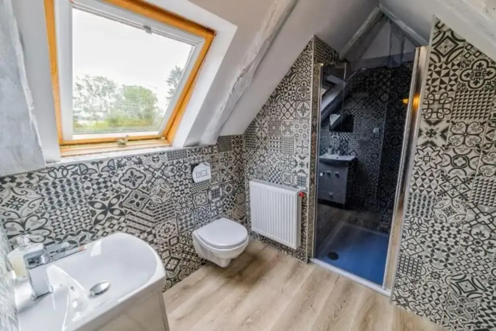 Large Holiday Villa With Garden, 6 Bedrooms