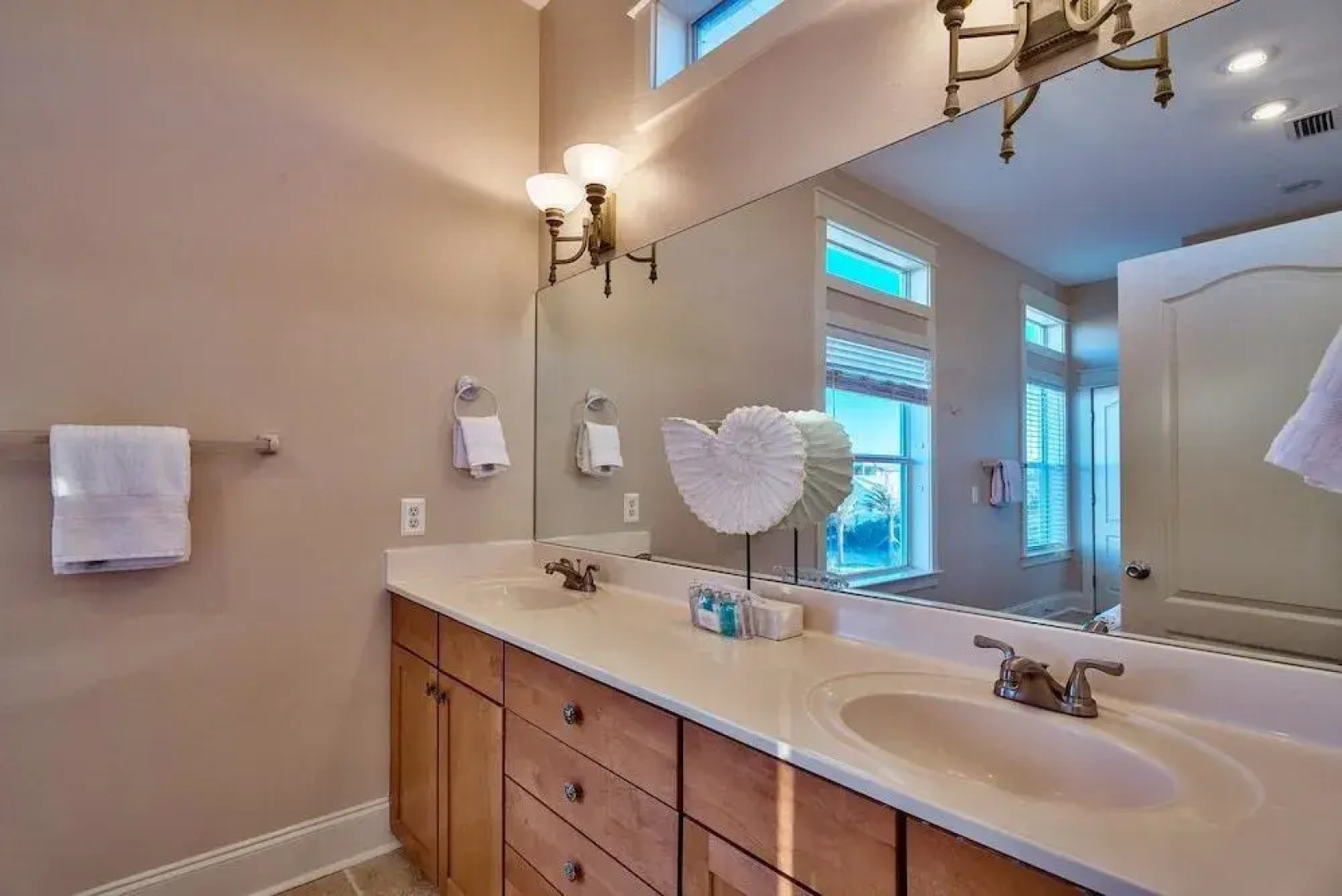 Coastal Vue 5 Bedroom Holiday Home by Five Star Properties