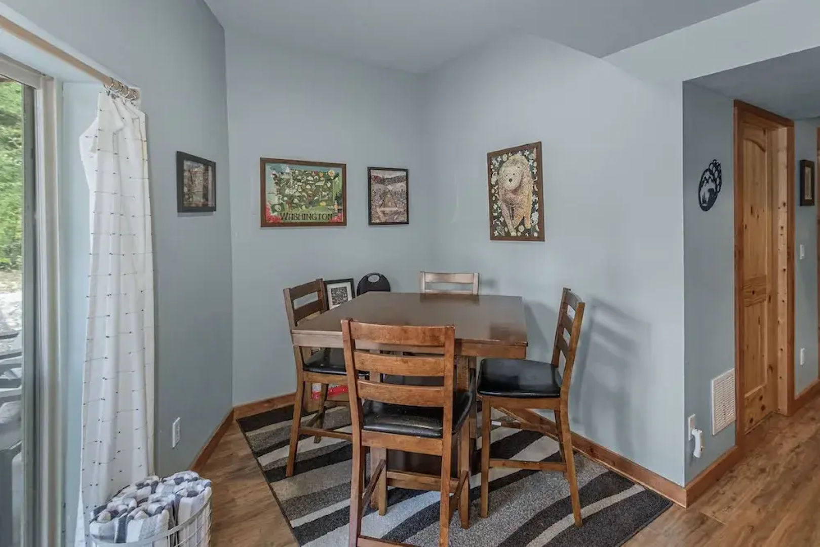 Bearfoot Chalet 3 Bedroom Home by NW Comfy Cabins