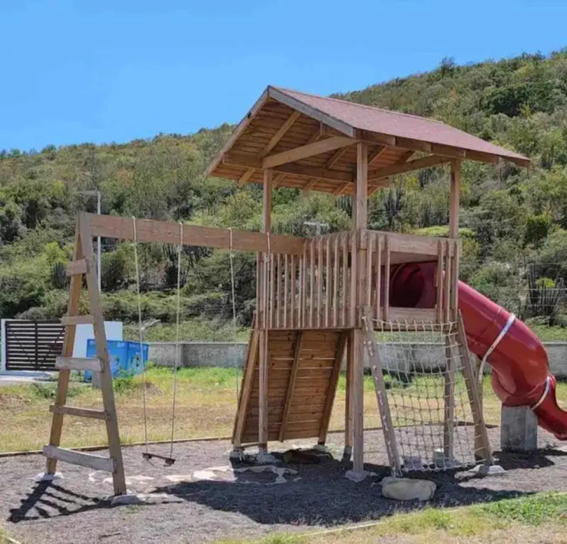R & V Beach Front Vacation Home
