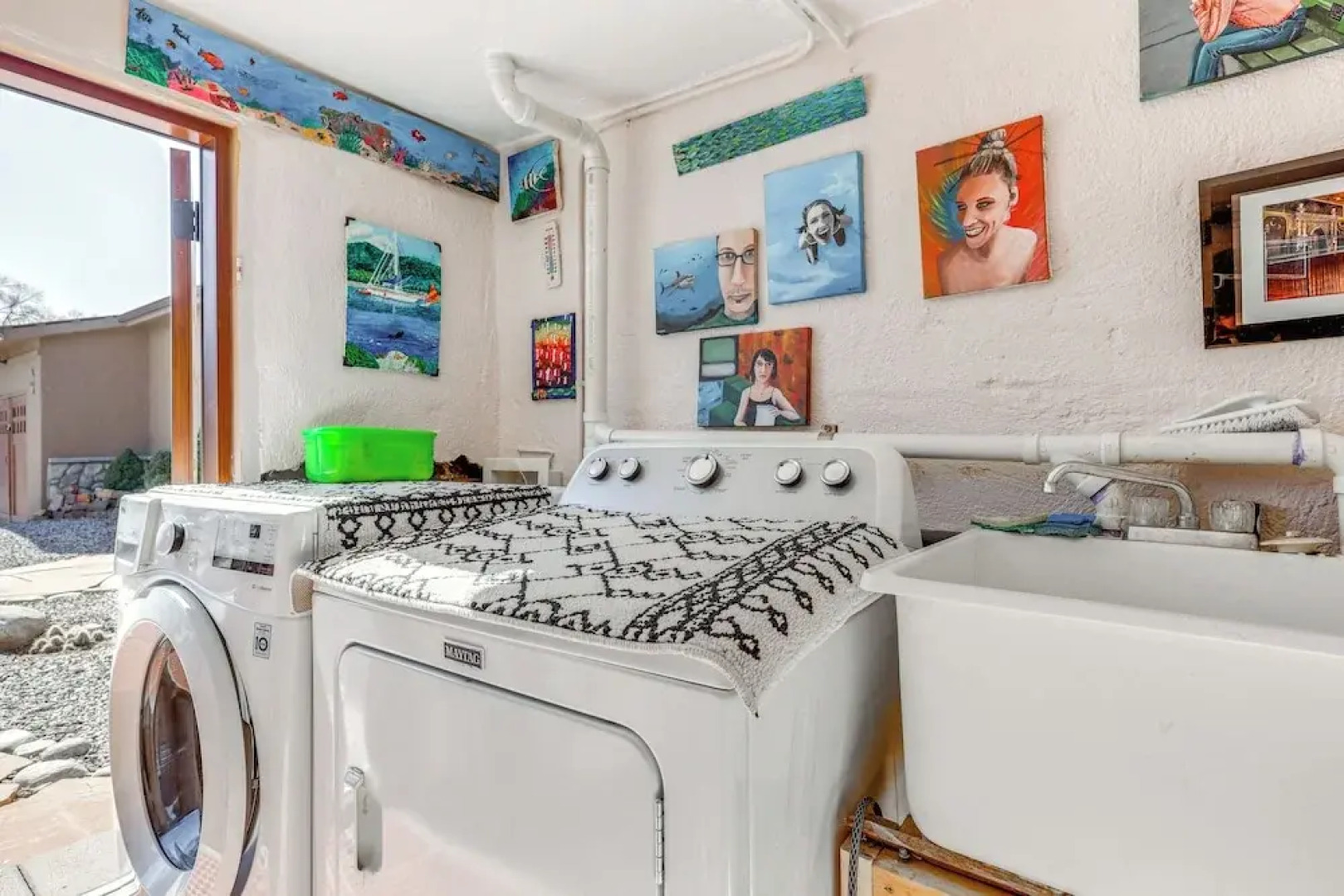 Artsy Studio w/ Patio: 25 Mi to Santa Fe