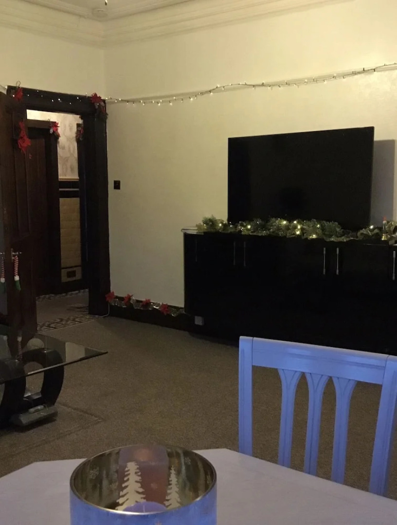 Two Bedroom Victorian Flat in the Centre of Port Glasgow Close to all Amenities