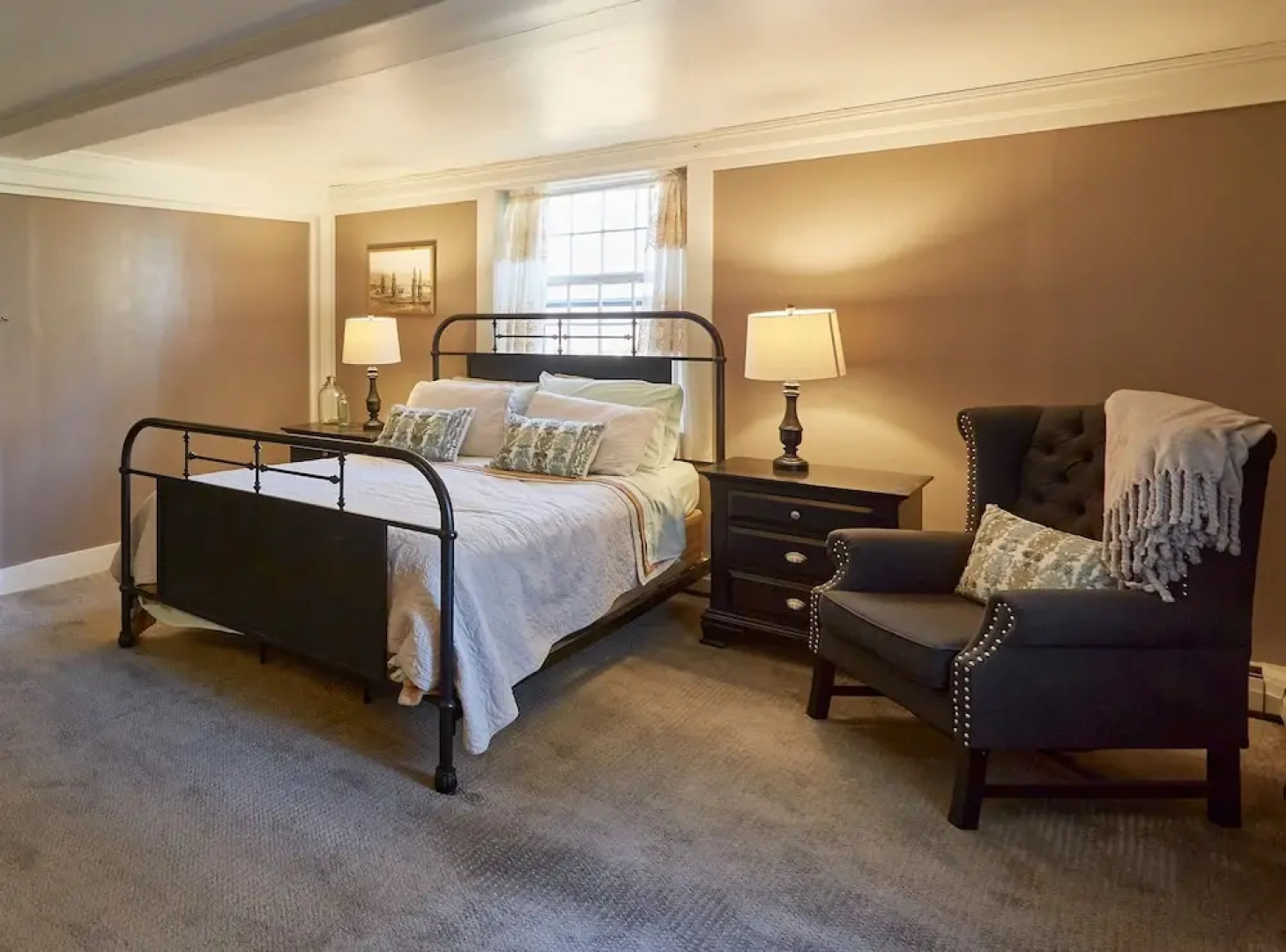 Home Near Hiking Biking w Hottub 6 Bedrooms