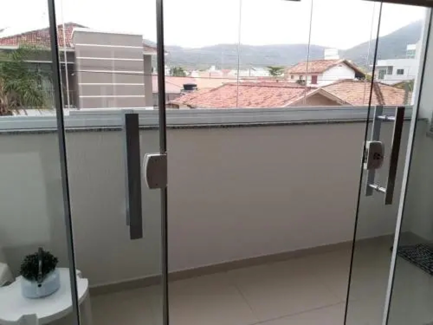 Lindo apartamento 3 dorm a 100m da praia de Perequê