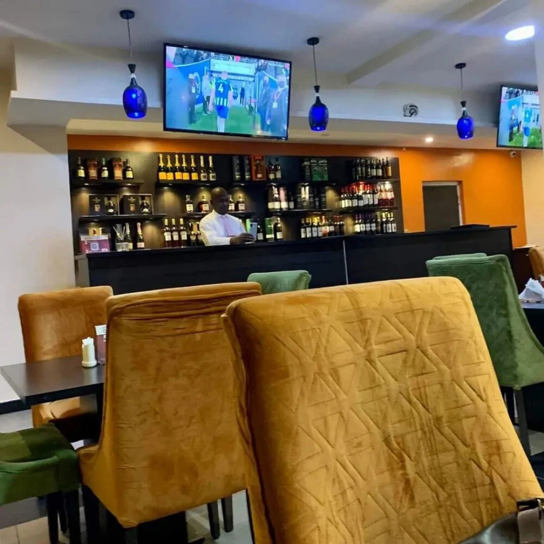 Old English Torf Apartment