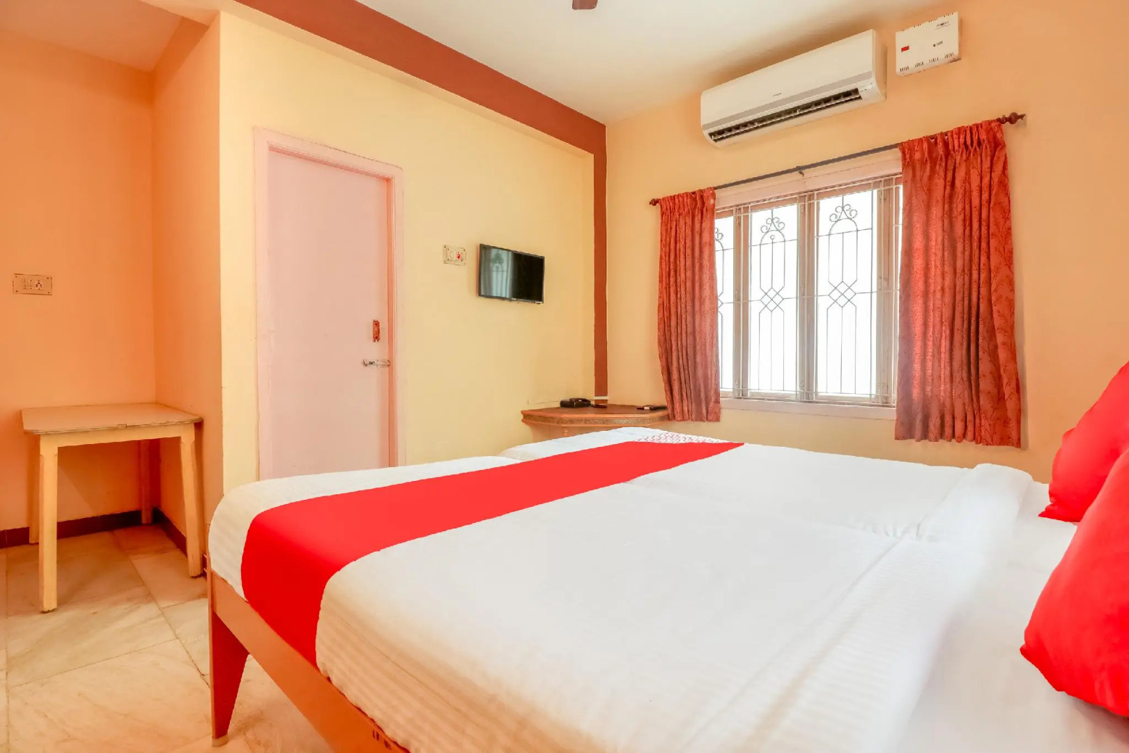 OYO 71454 Hotel Viknesh Residency