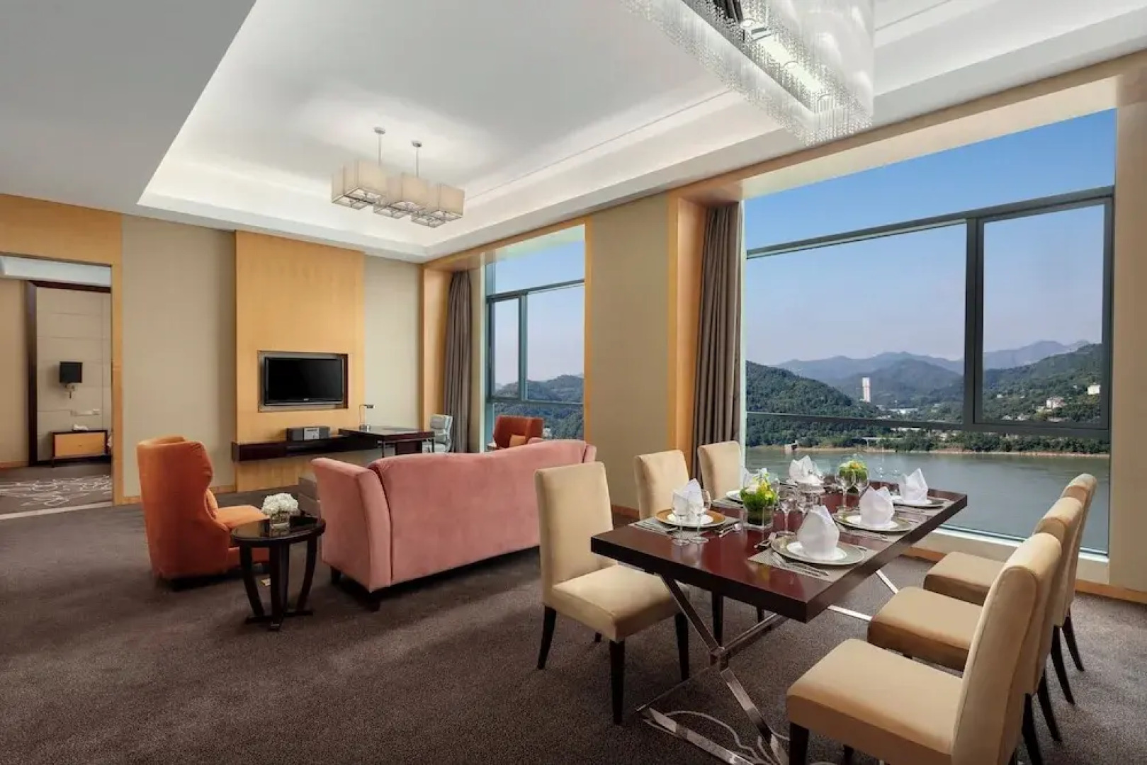 Crowne Plaza Yichang by IHG