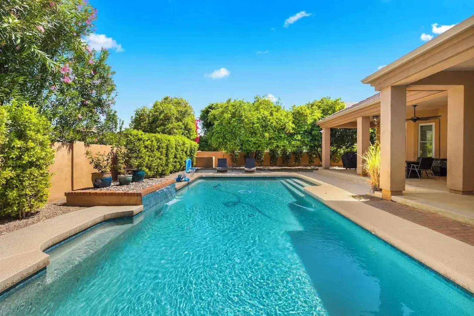 Pool Table, Putting Green: Luxury Oasis in Mesa