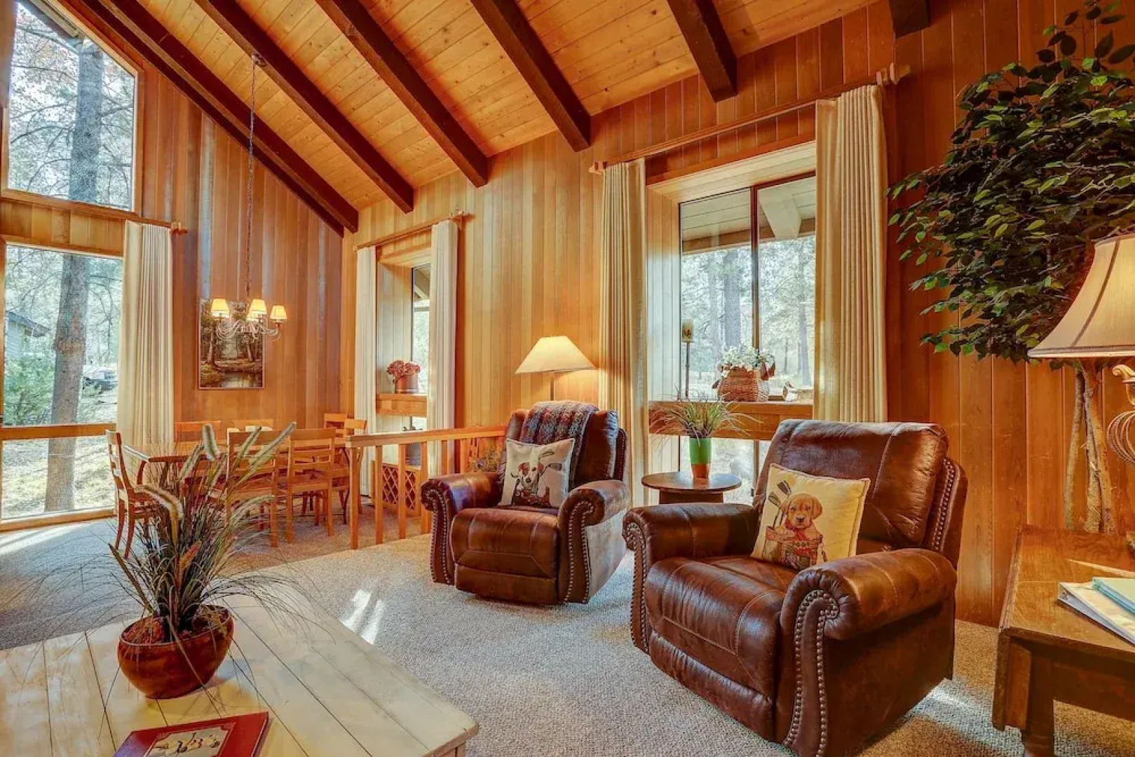 22 Rogue Home with Private Hot Tub, BBQ, and Game Room by RedAwning