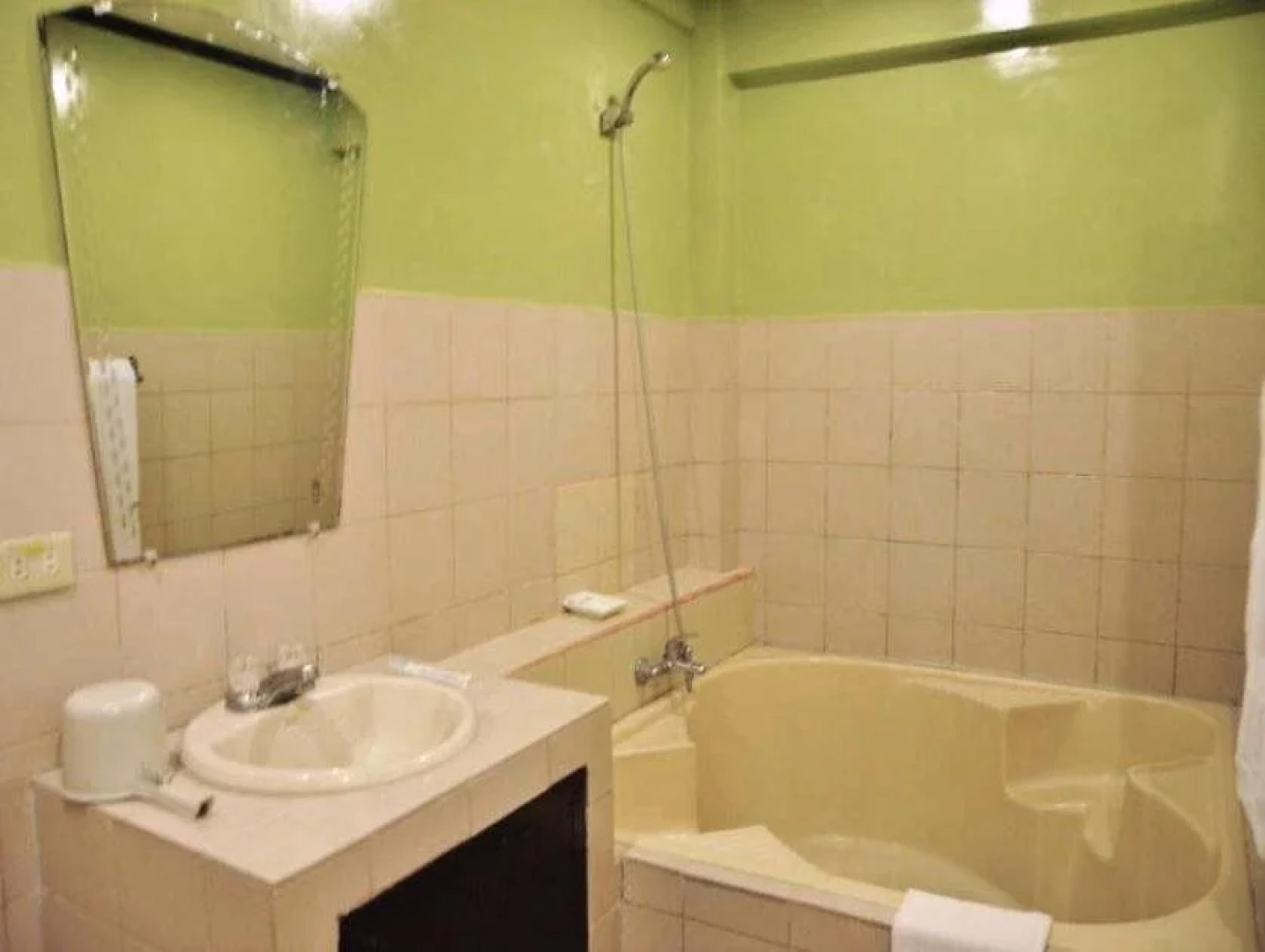 Rockpoint Hotspring Resort Hotel & Spa