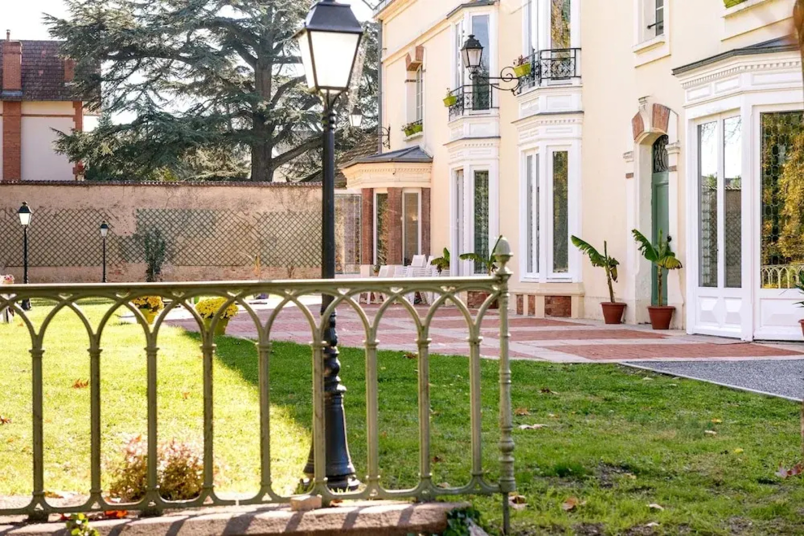 Logis Hotel Restaurant La Tour de Ciron