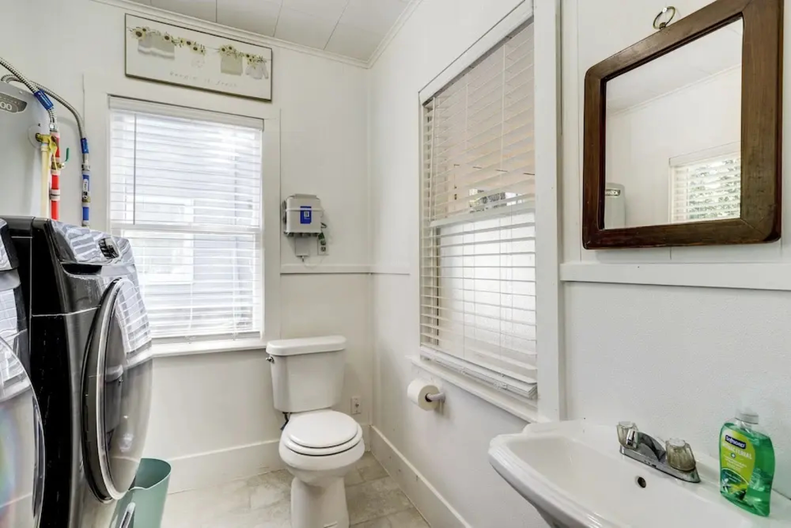 Easy Dtwn Access: Restored 1930s Brenham Retreat