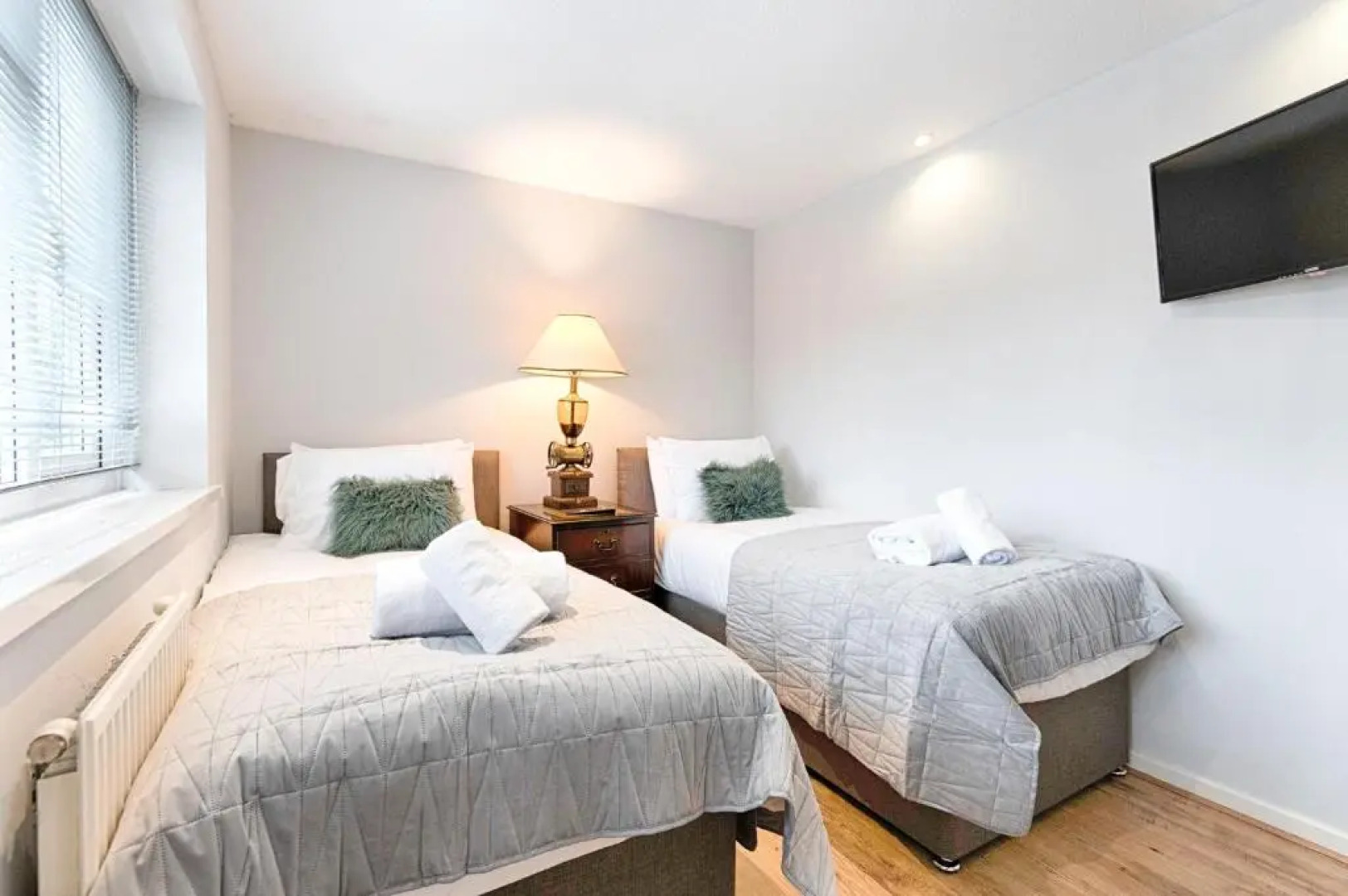 Cosy 2 bed - with relaxing garden!