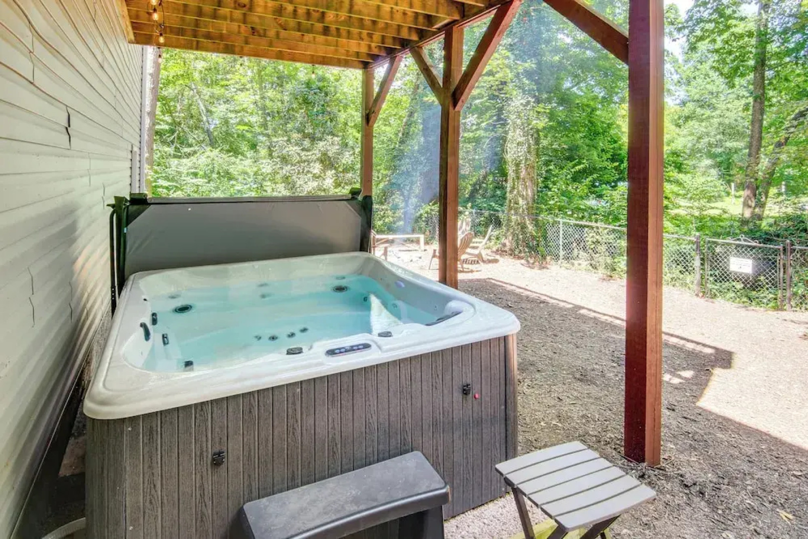 Black Mountain Hideaway w/ Hot Tub & Pool Table!